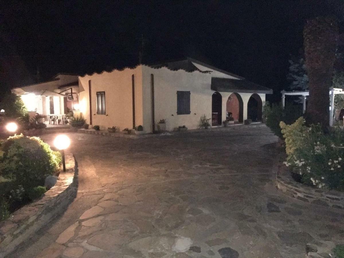 Casa Vacanze La Guzzetta Ranch Villa Canaglia Luaran gambar